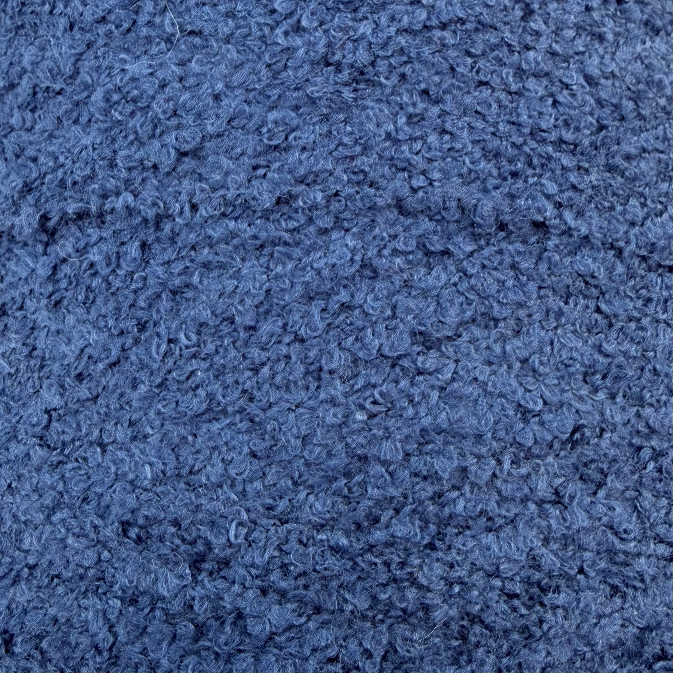 G&G Filati Art. Bouclé 3100, Merinowolle 65 %, Seide 27 %, Polyamid 8 %, Farbe: königsblau