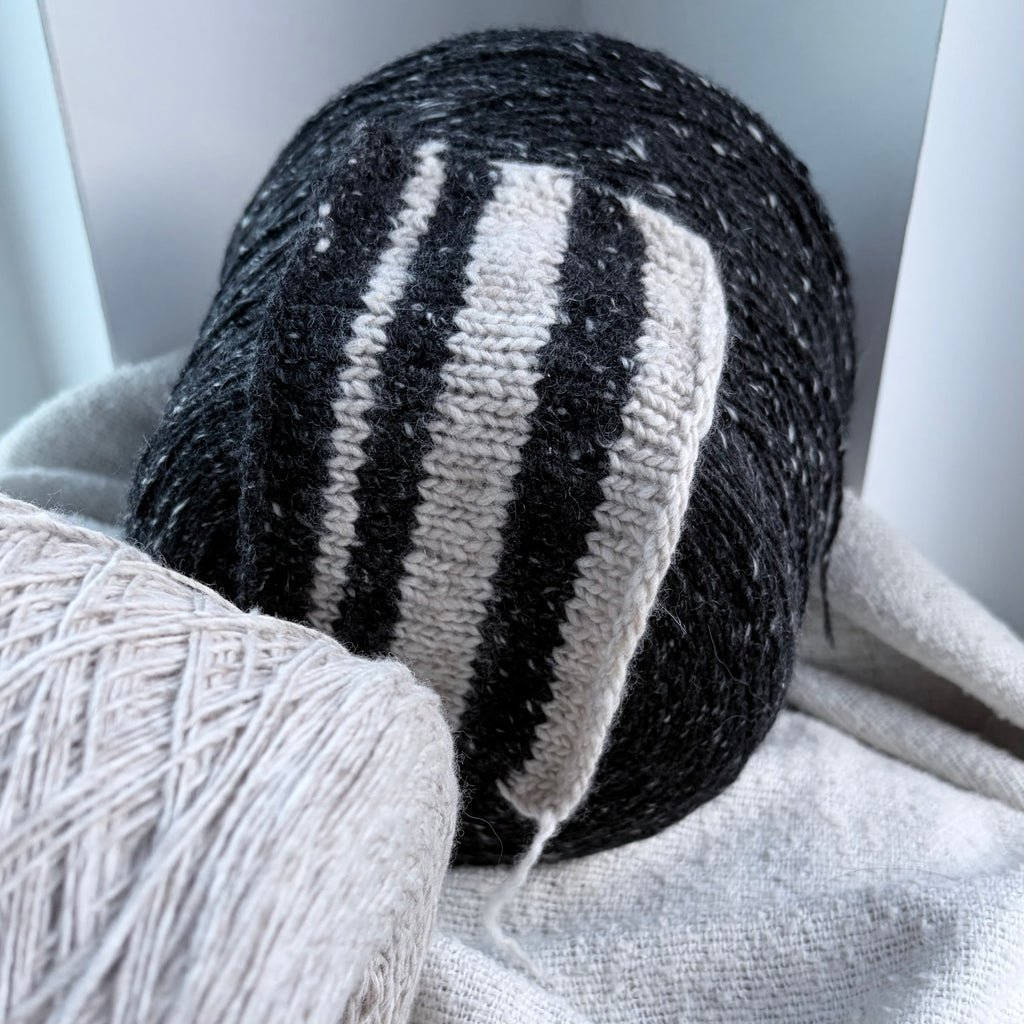 Biagioli Modesto Art. Aran 3000, 100 % Kaschmir, Farbe: Holzkohle weiß gesprenkelt