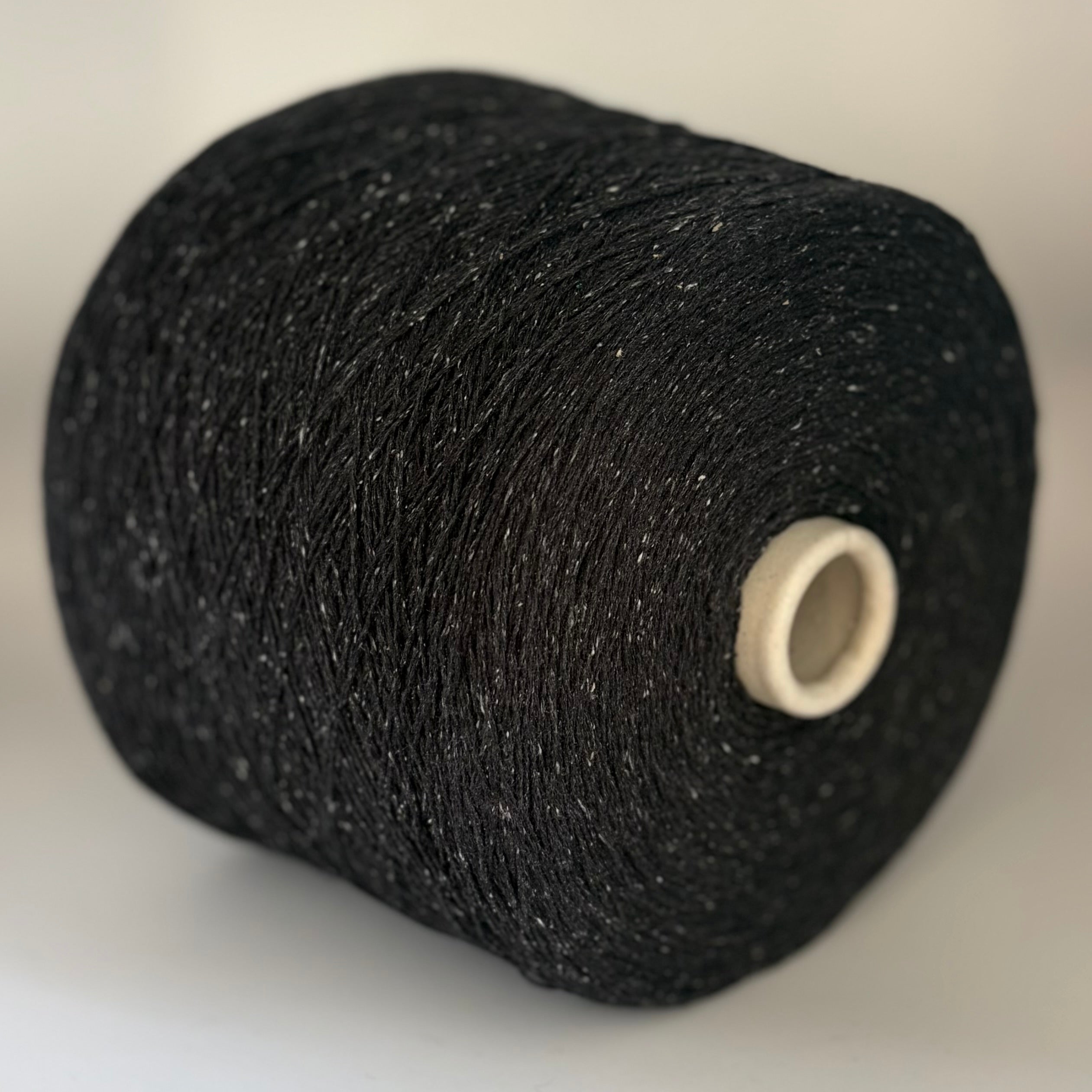 Ri.Go Art. Bourette Tweed 3/20, Seide 100%, Farbe: Holzkohle weiß gesprenkelt