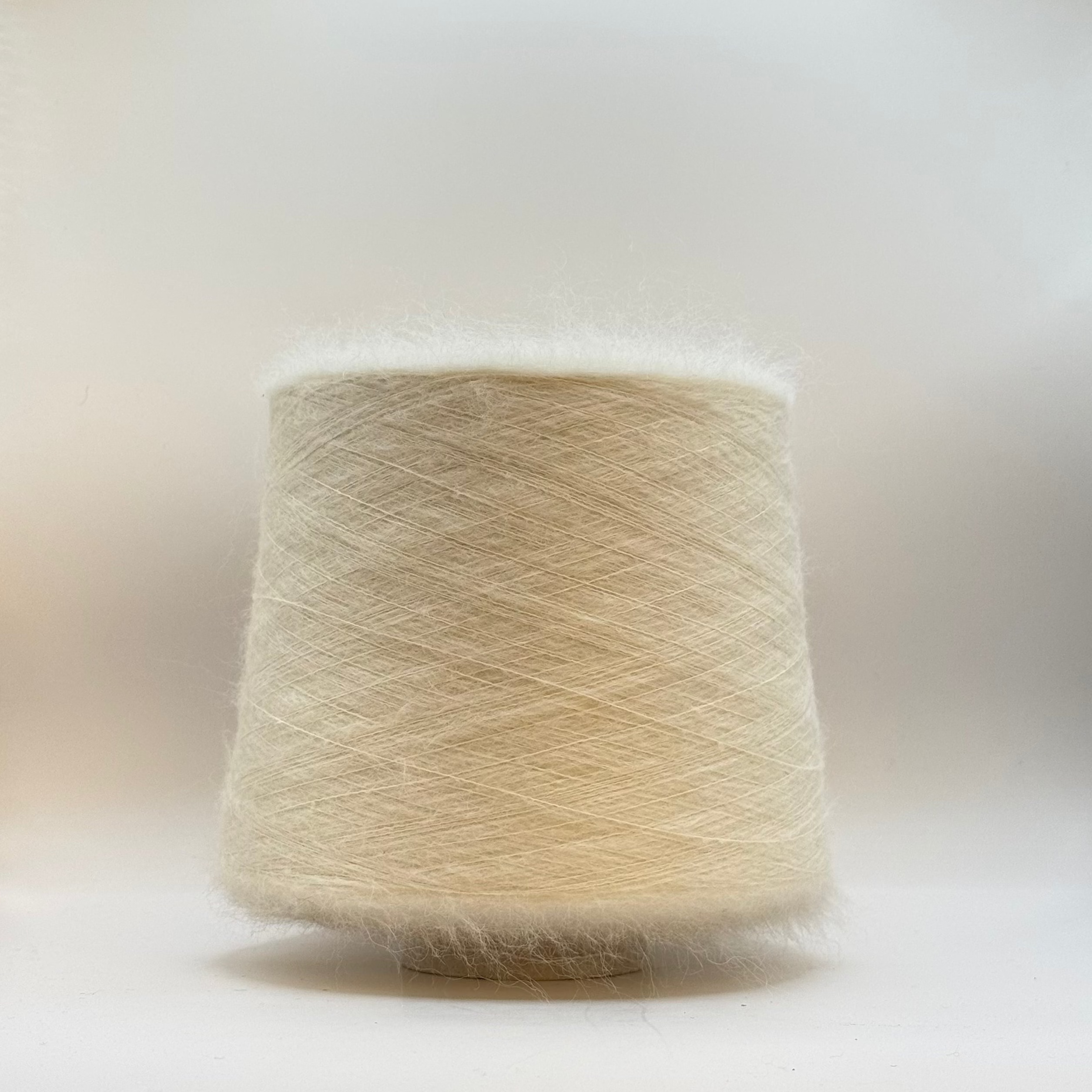 Torcitura di Domaso Art. Bella Nm.10000, Babyalpaka-Kidmohair-Mischung, Farbe: Baiser