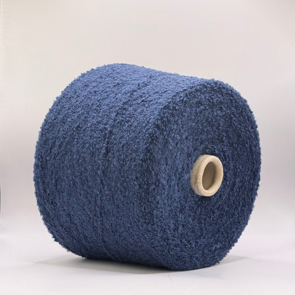 G&G Filati Art. Bouclé 3100, Merinowolle 65 %, Seide 27 %, Polyamid 8 %, Farbe: königsblau